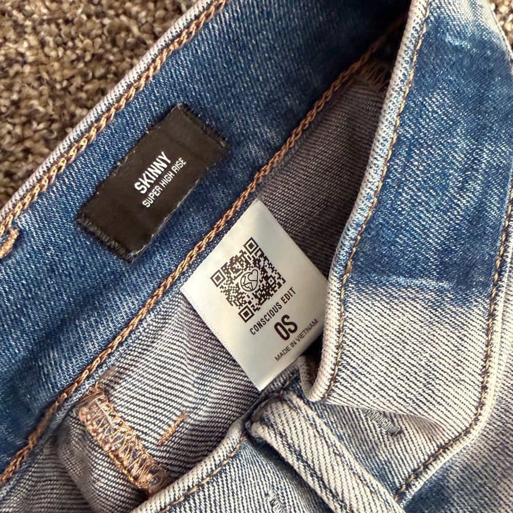 4 Pairs Express Stylish Women's Blue Jeans Collection - Picture 5 of 9